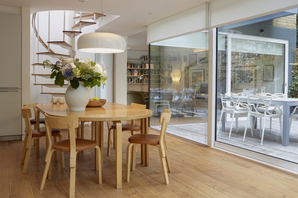 Architect's own home, London W11 / Living spaces & courtyard 2 