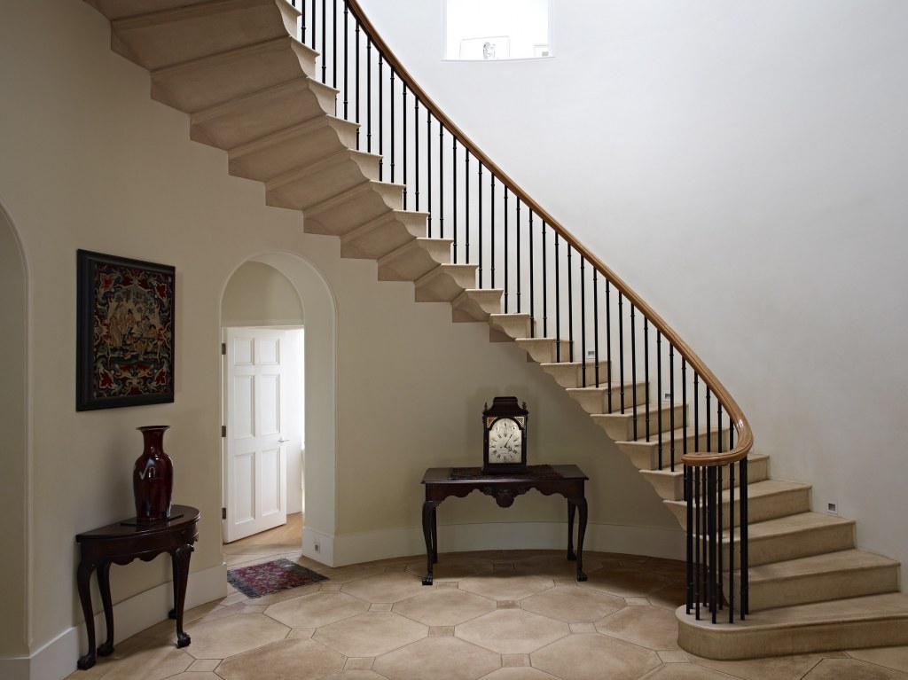 New town house in Cheltenham / Entrance hall and staircase