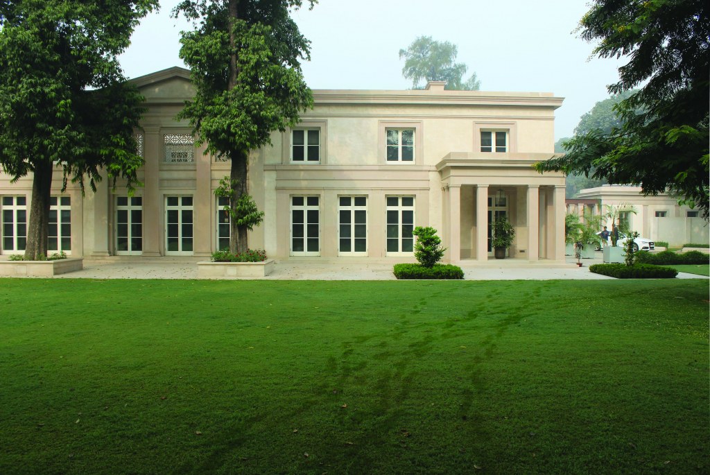 Modern Classical villa in New Delhi / Main elevation