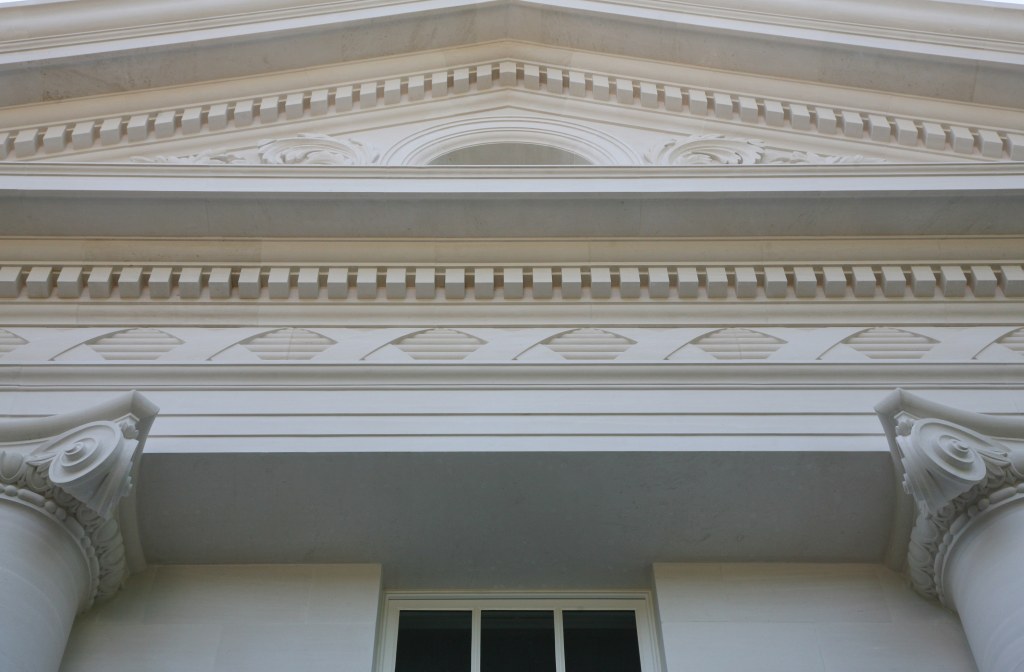 New Classical villa / Exterior detail