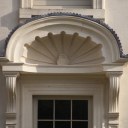 New Queen Anne House, Gloucestershire / Stone porch detail