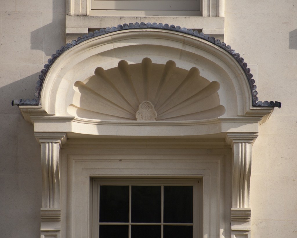 New Queen Anne House, Gloucestershire / Stone porch detail