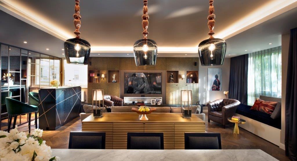 Carlton House / Living Room and Bar