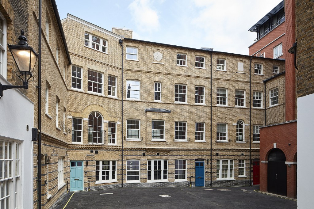 Replacement homes on Dean's Mews, London / New family homes at Dean's Mews London