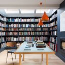 Detached Family Home, North Oxford / Open plan library shelving