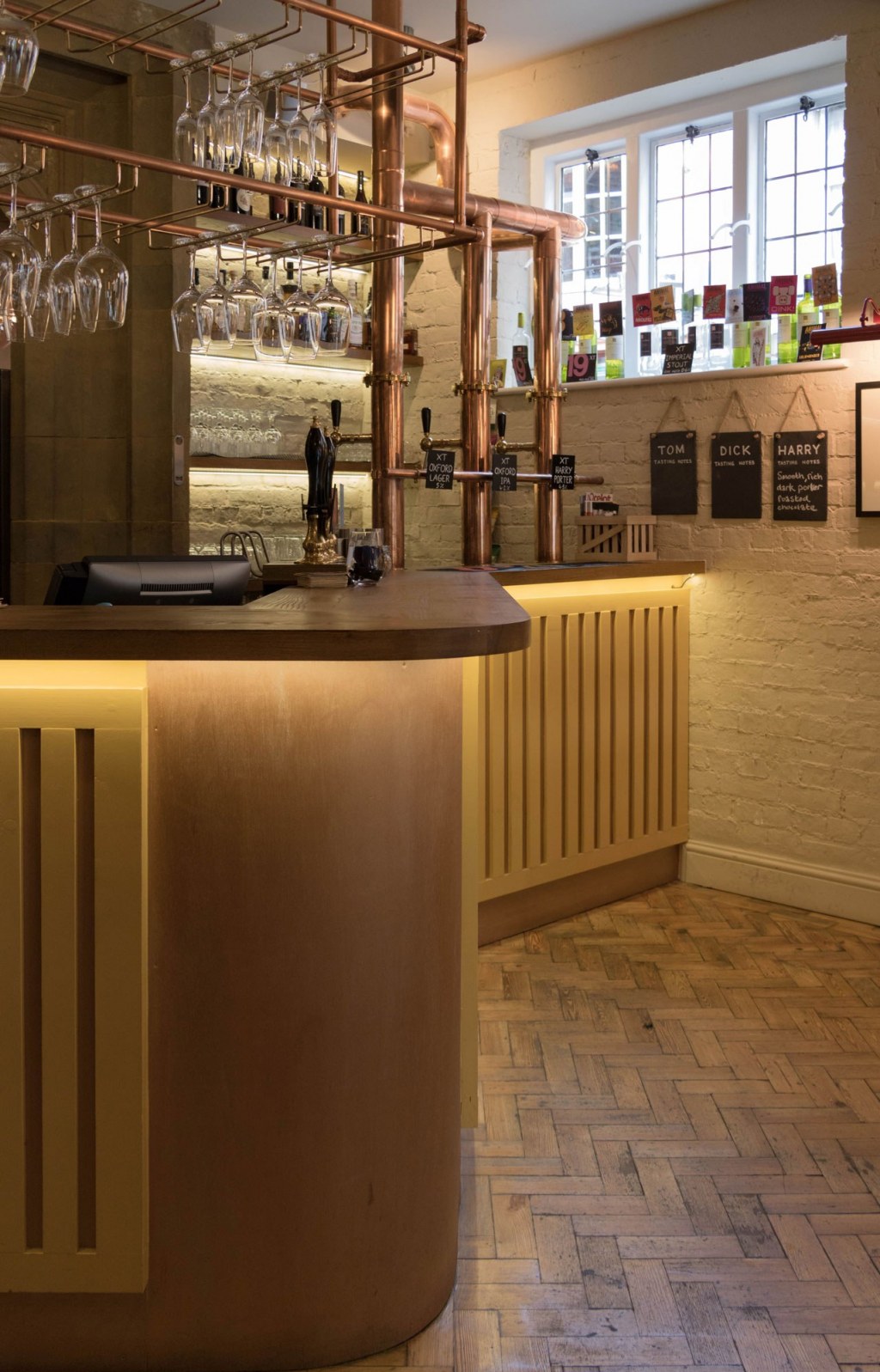 The Plough, Central Oxford / Bespoke ground floor bar with handmade brass flow pipes