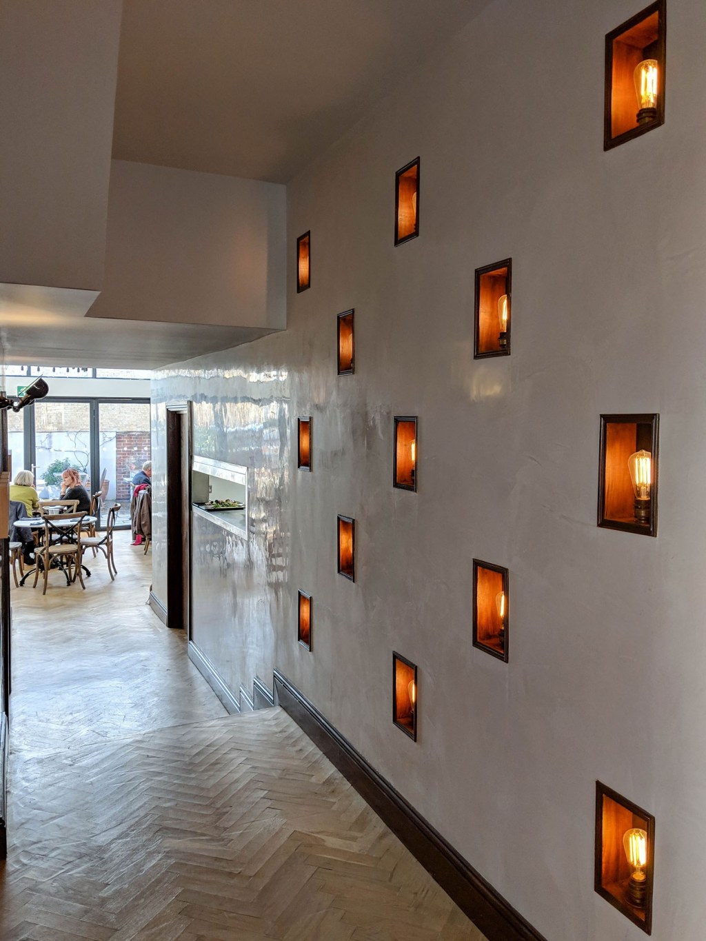 ThirtyEight, Summertown Oxford / Corridor between bar and restaurant showing wall with recessed lighting