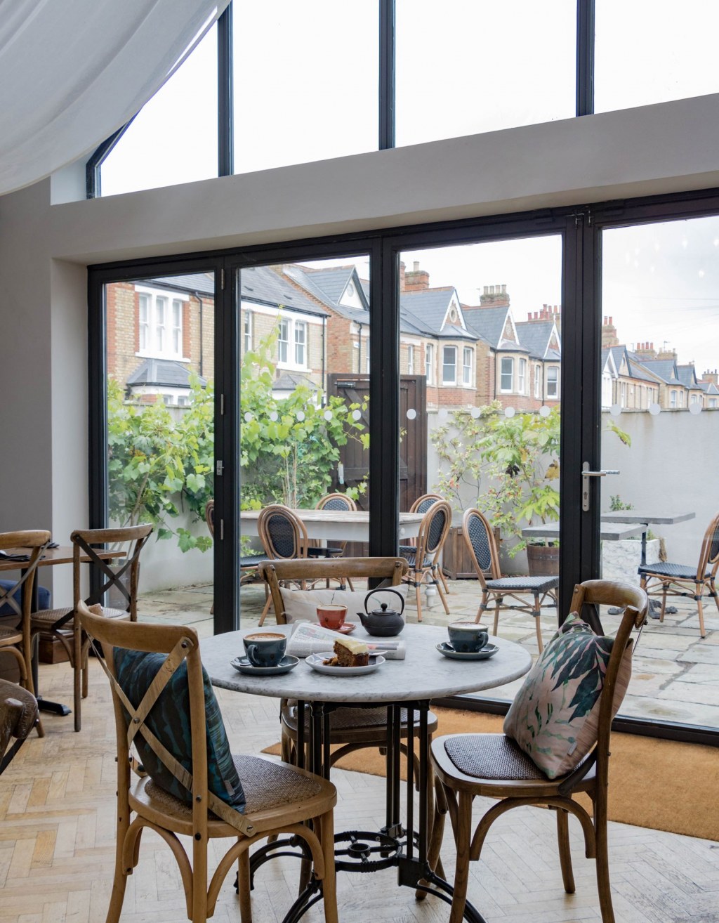ThirtyEight, Summertown Oxford / Central dining room with large windows looking out onto the private courtyard