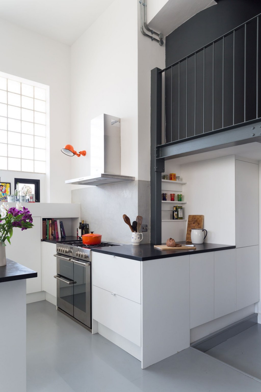 Dehavilland Studios, East London / Double height gallery over new kitchen