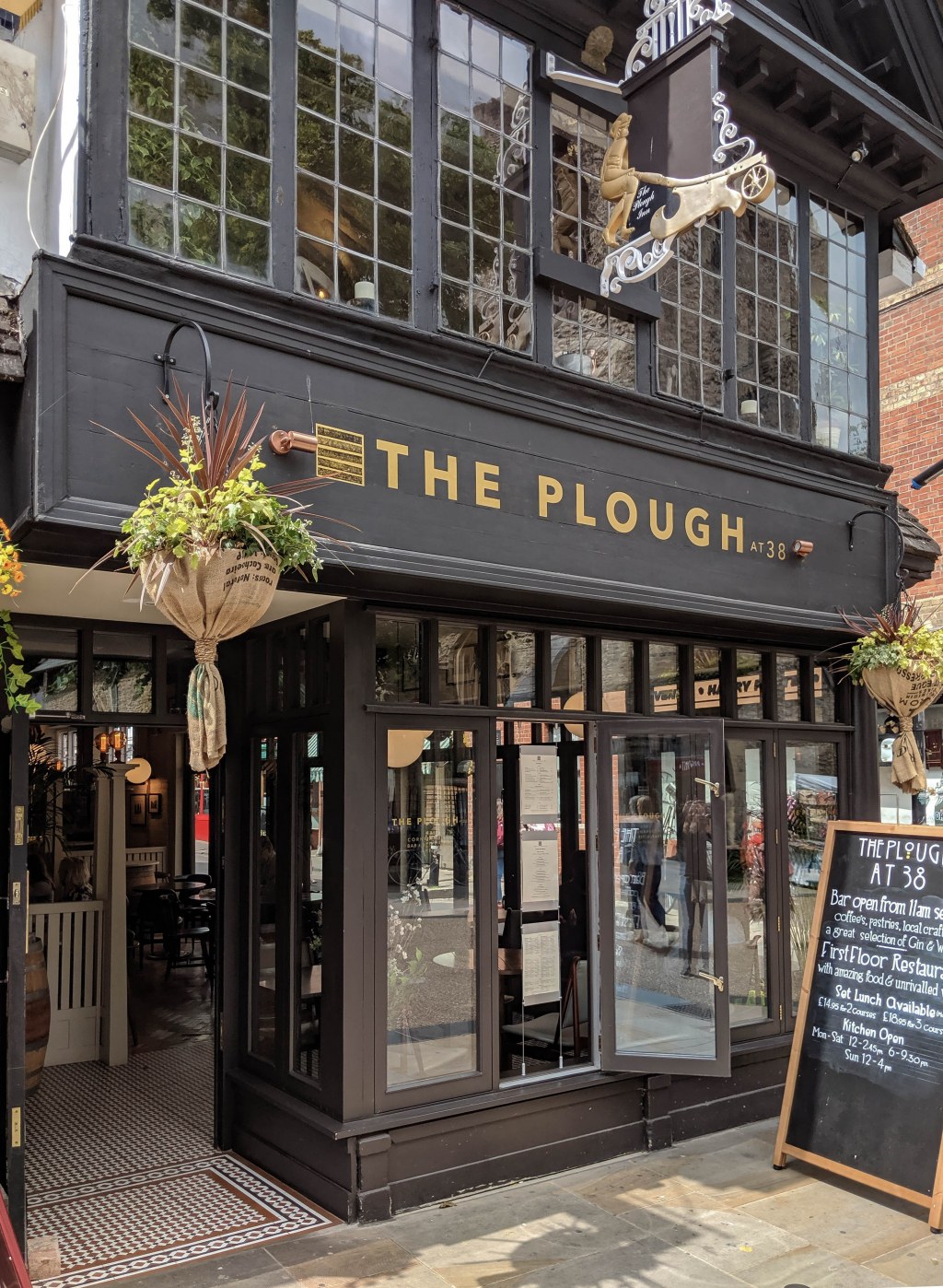 The Plough, Central Oxford / Exterior view of main entrance from Cornmarket Street