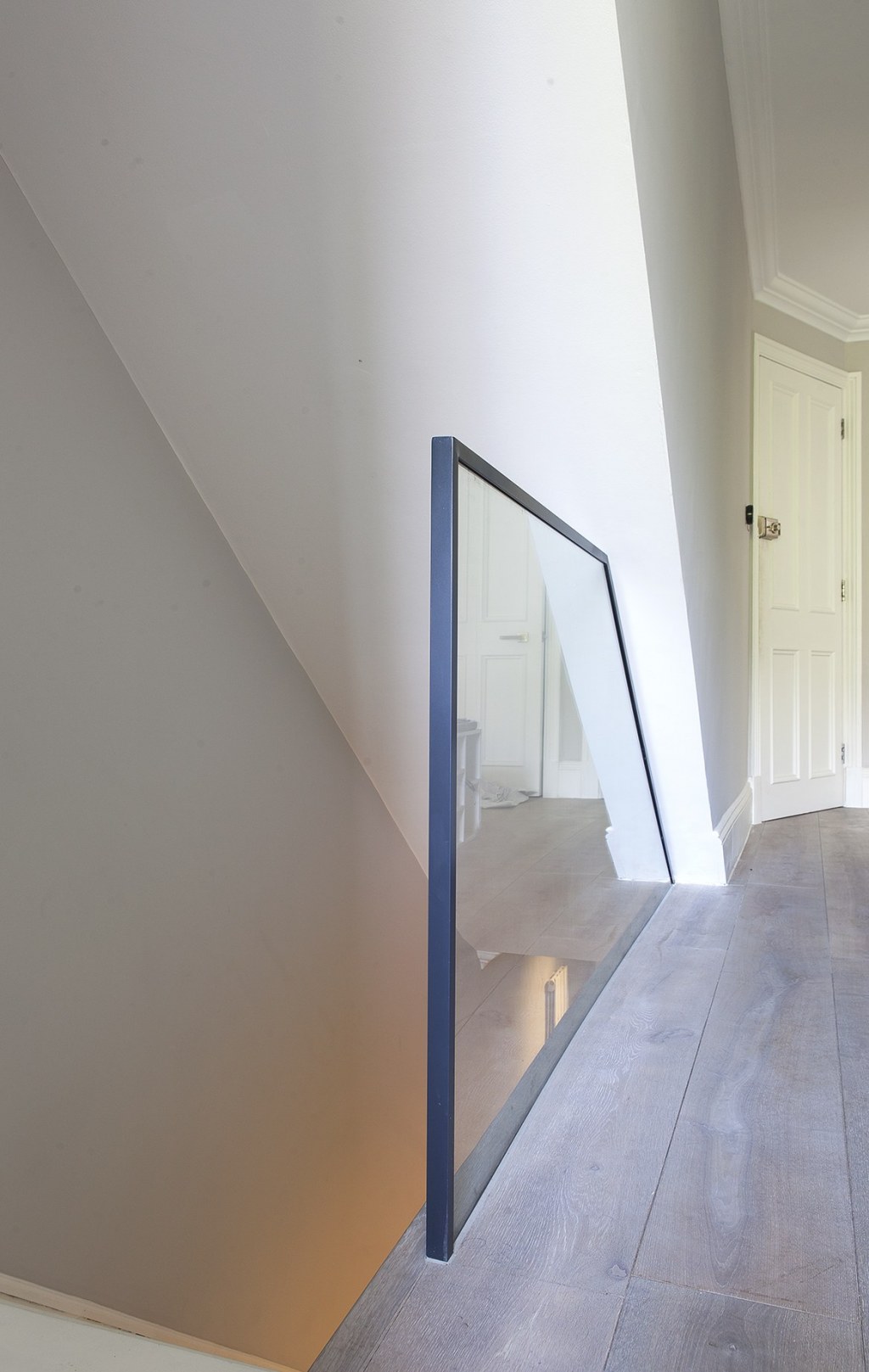Kentish Town / Glass stair banister