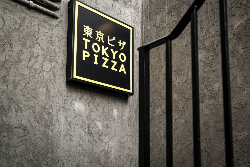 Tokyo Pizza / Signage