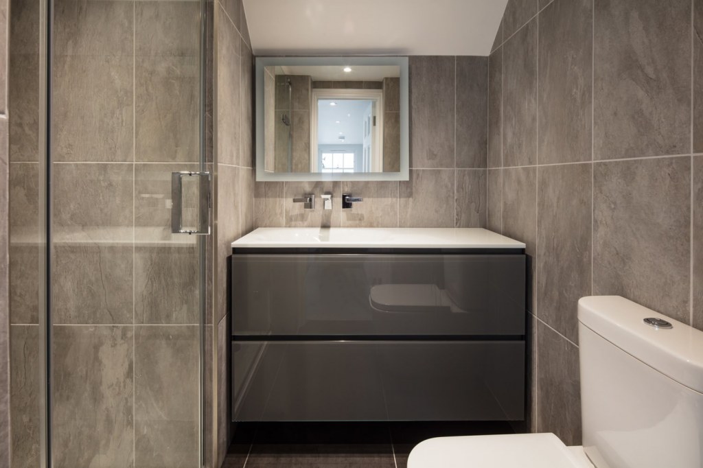 Knightsbridge House / Bathroom
