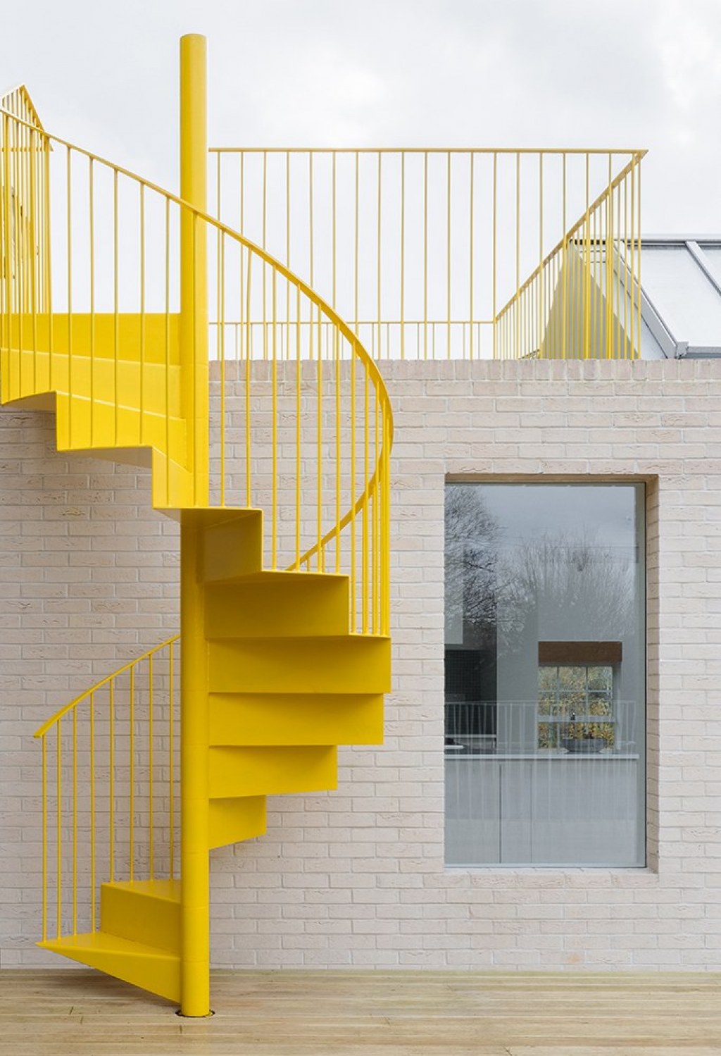 Mile End Road / Mile End Road - Staircase