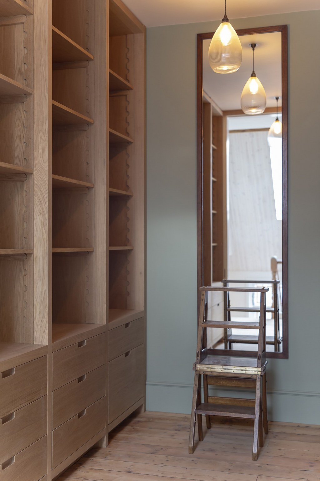 Muswell Hill / Dresser - image credit Mary Gaudin, photographer