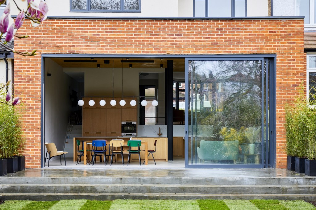 PRIVATE RESIDENCE - EAST LONDON / exterior - double height extension