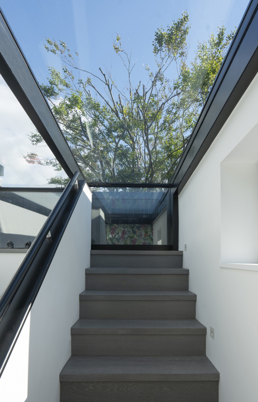 House in the Trees / Stairs to Roof Terrace