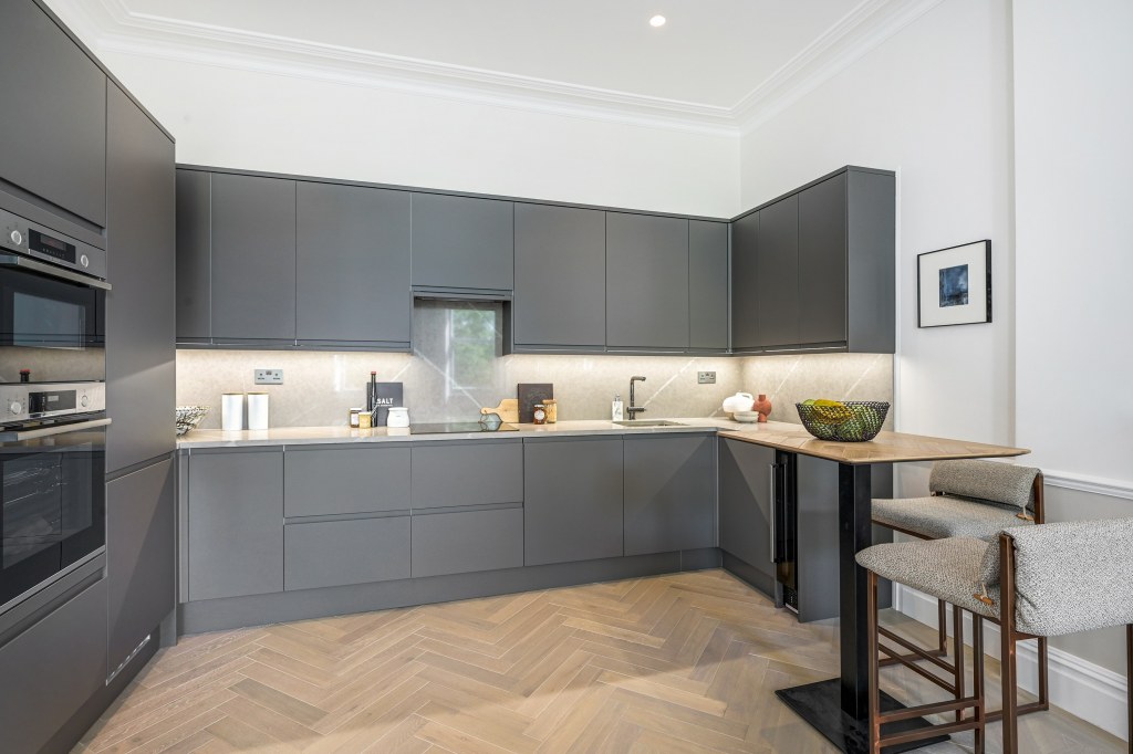 Nevern Square / View to kitchen