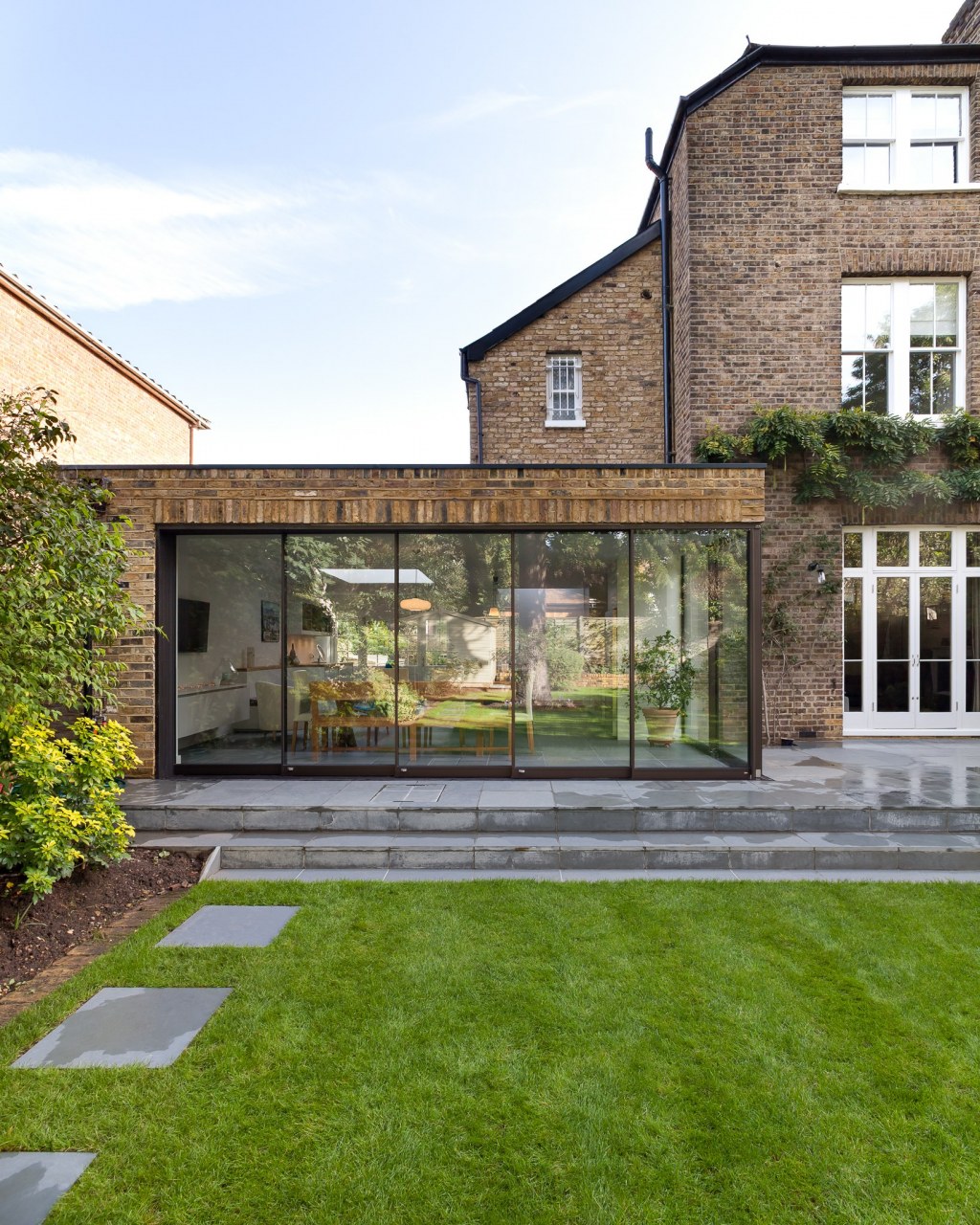 St Margaret's House / Expansive glazing opens onto a beautiful garden.