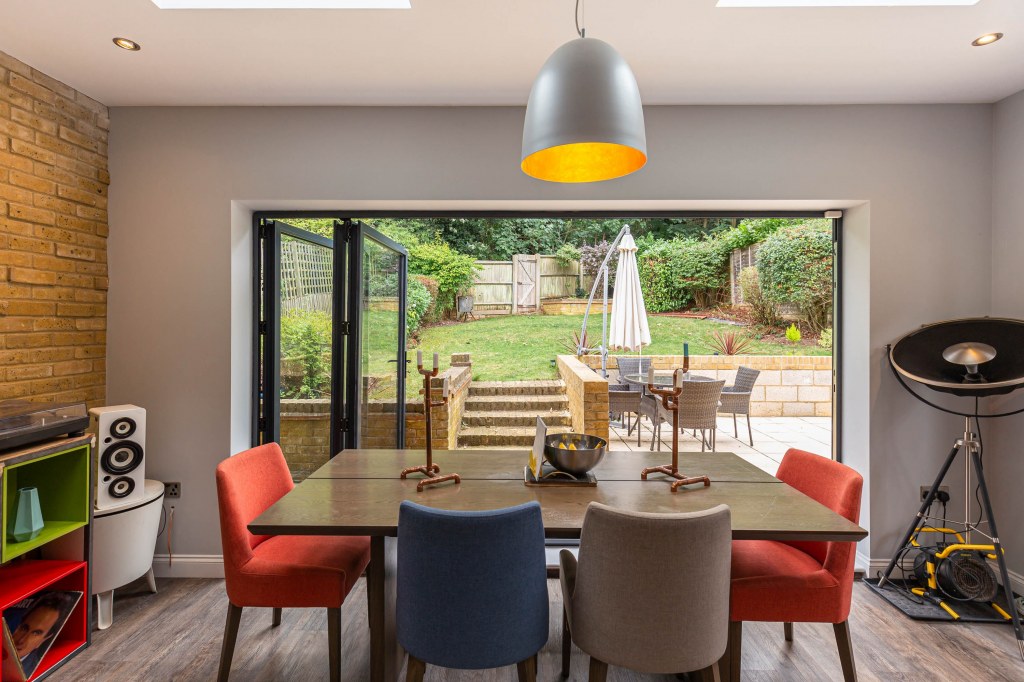 House in Chingford, London. Extension and Garden Works. / Dining room connecting the garden