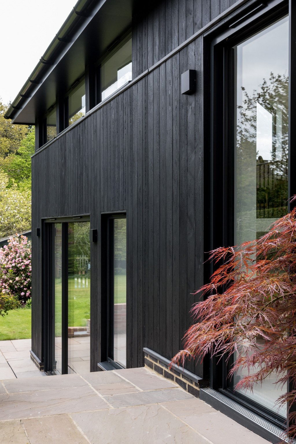 Pippins / Pippins - Steps down alongside Charred Timber Extension