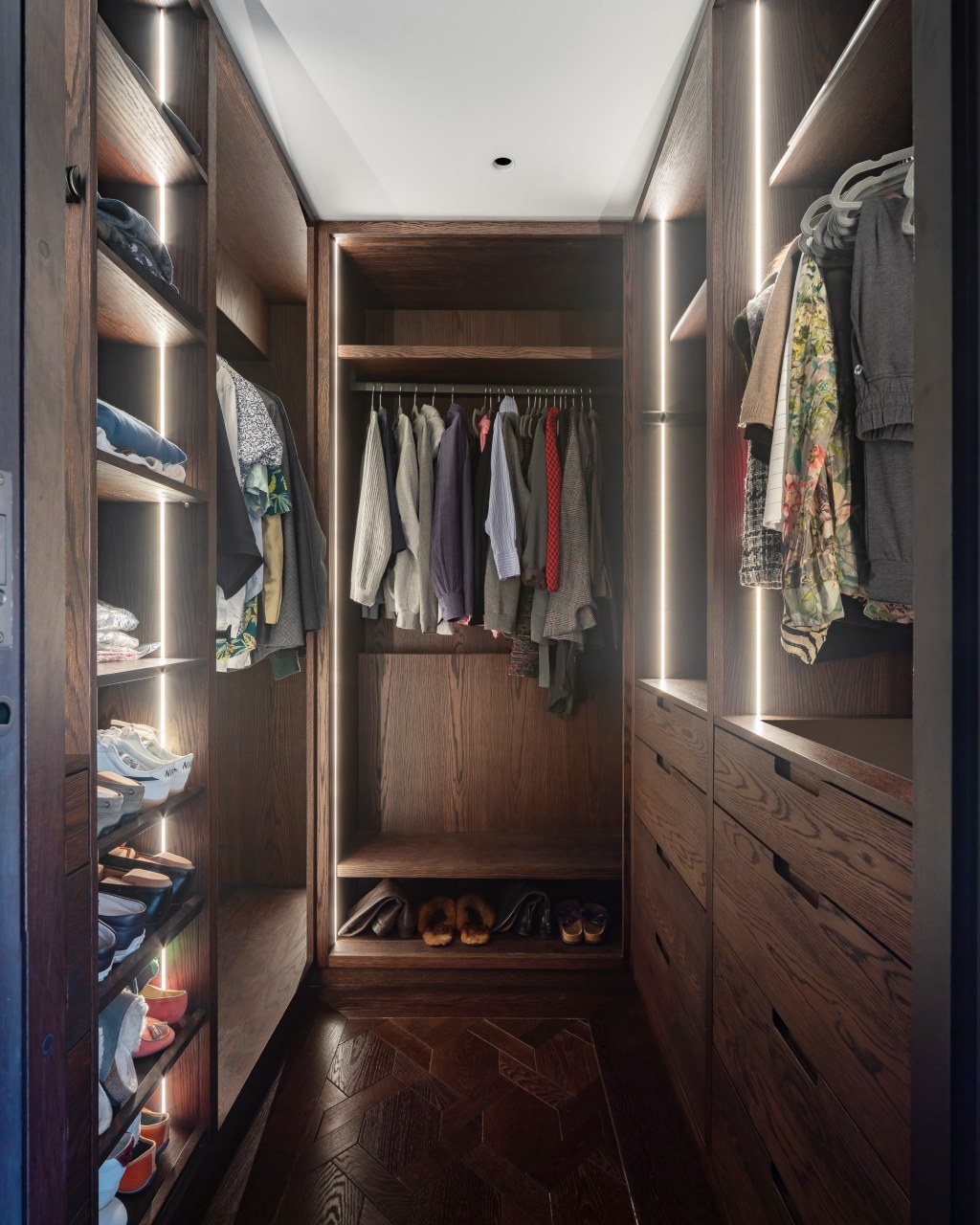 Bespoke wardrobe joinery / Regents Park - Architects.net