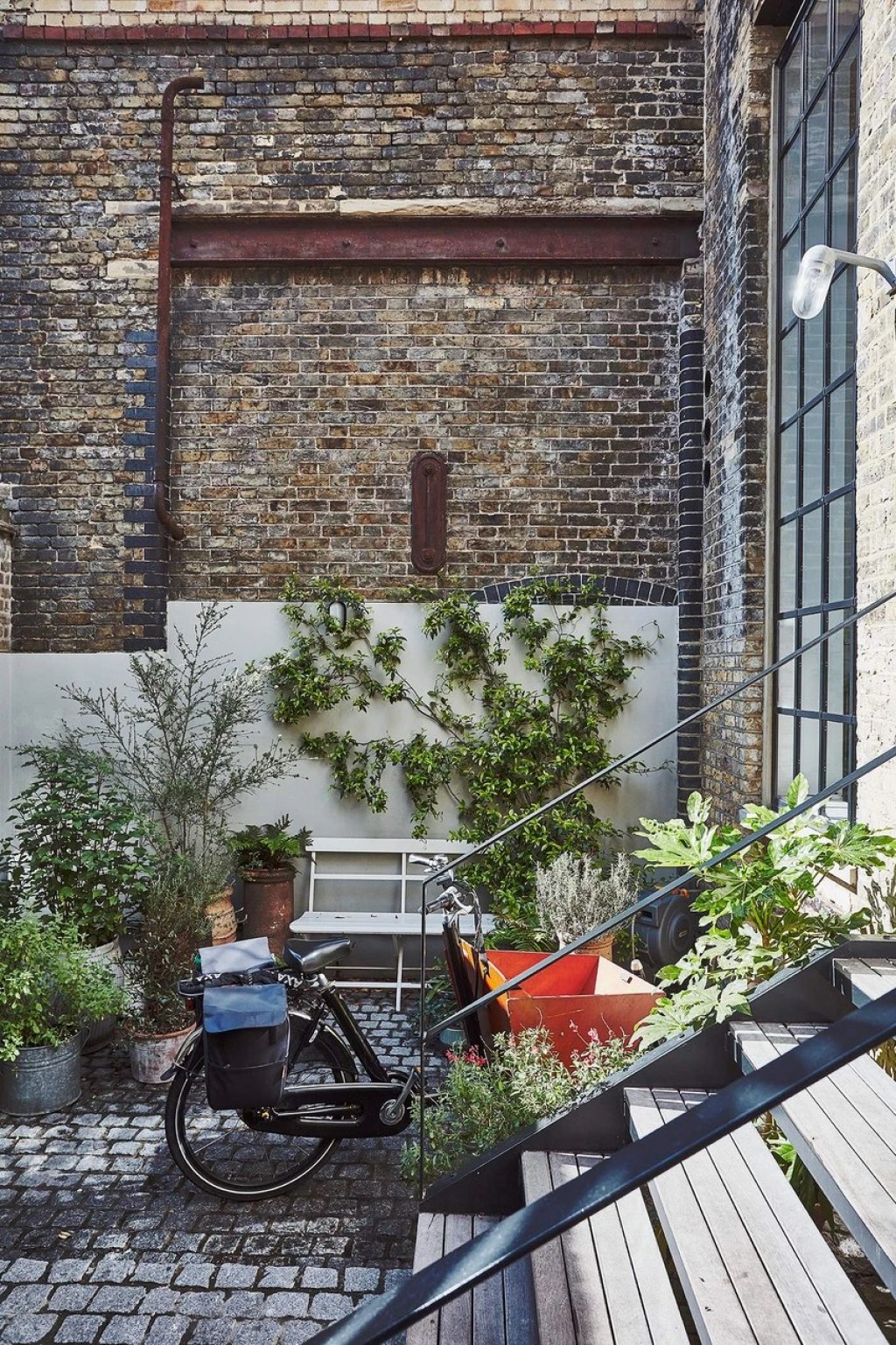 Gin Distillery / Courtyard