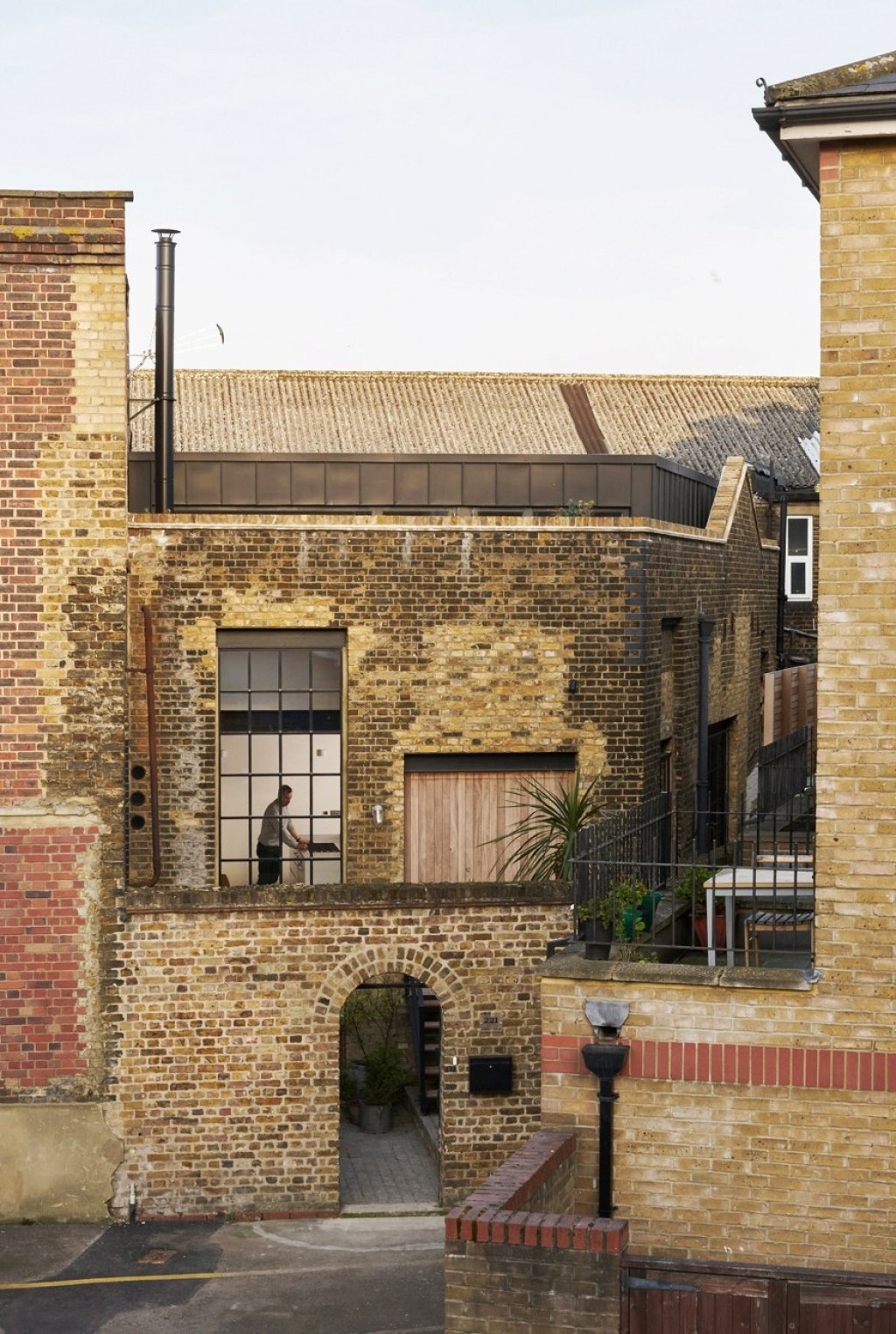 Gin Distillery / The exterior façade has been repaired with a brick patchwork