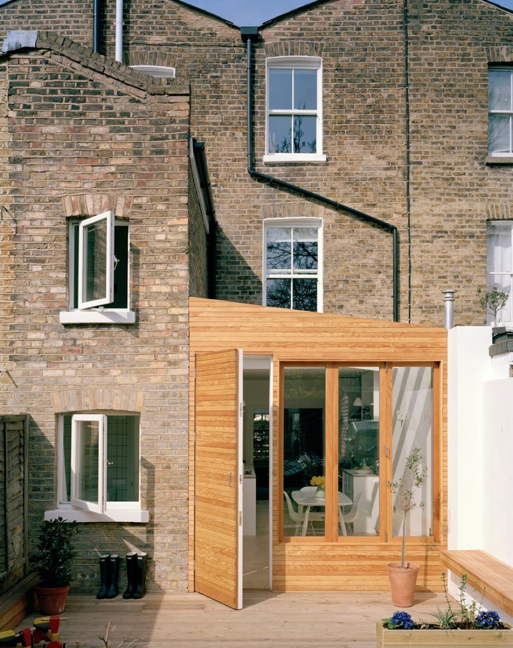 Milton Road / Timber-clad extension