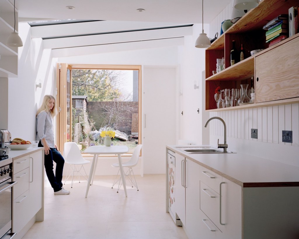 Milton Road / Open plan living centred on the large garden window