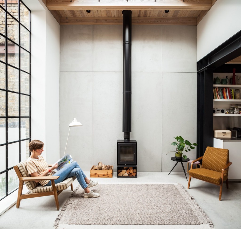 The Gin Distillery London / The living space centres on the wood burner and large crittall window