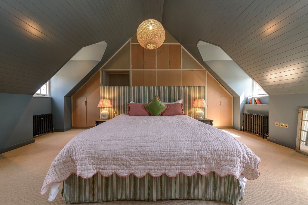 Nettlebeds / Converted Barn Bedroom