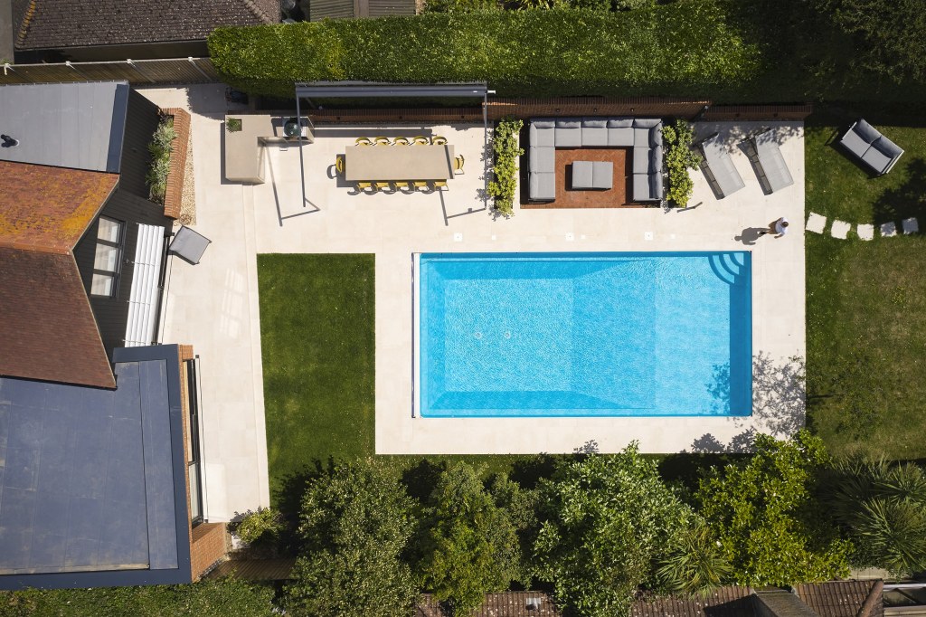 Coast House / Coast House Aerial view of Garden swimming pool and entertainment spaces