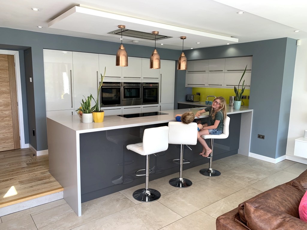 Jake House / Jake House Open Plan Kitchen