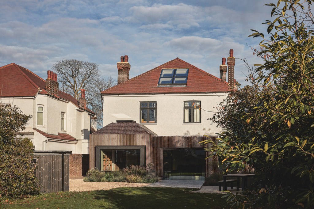 Wanstead Village / Extension exterior