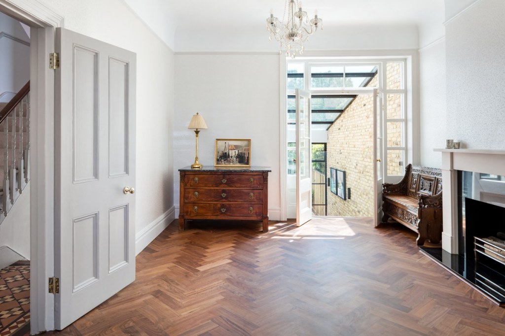 Kenilworth / Front Reception Room