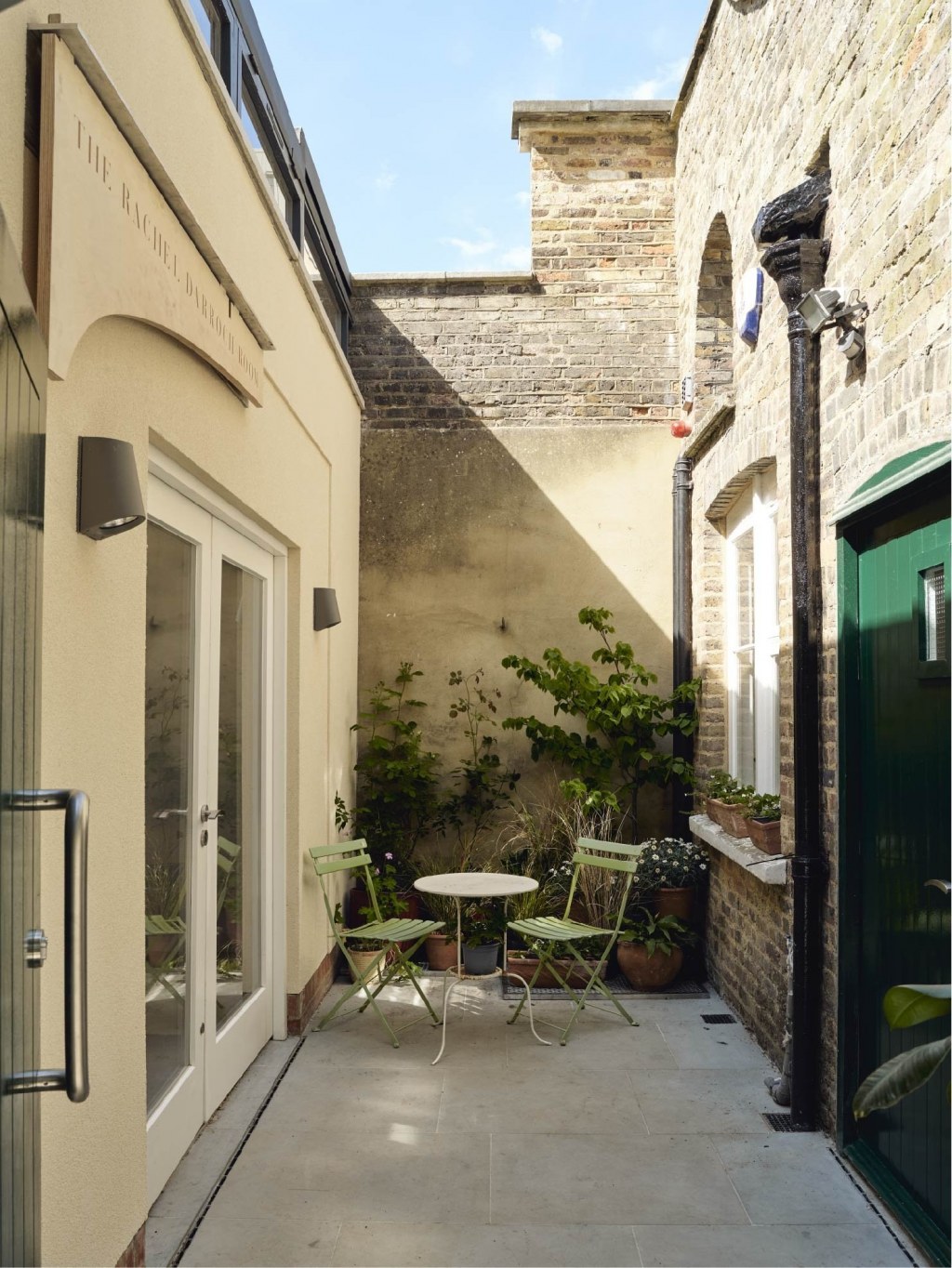 Pitzhanger Manor / Courtyard