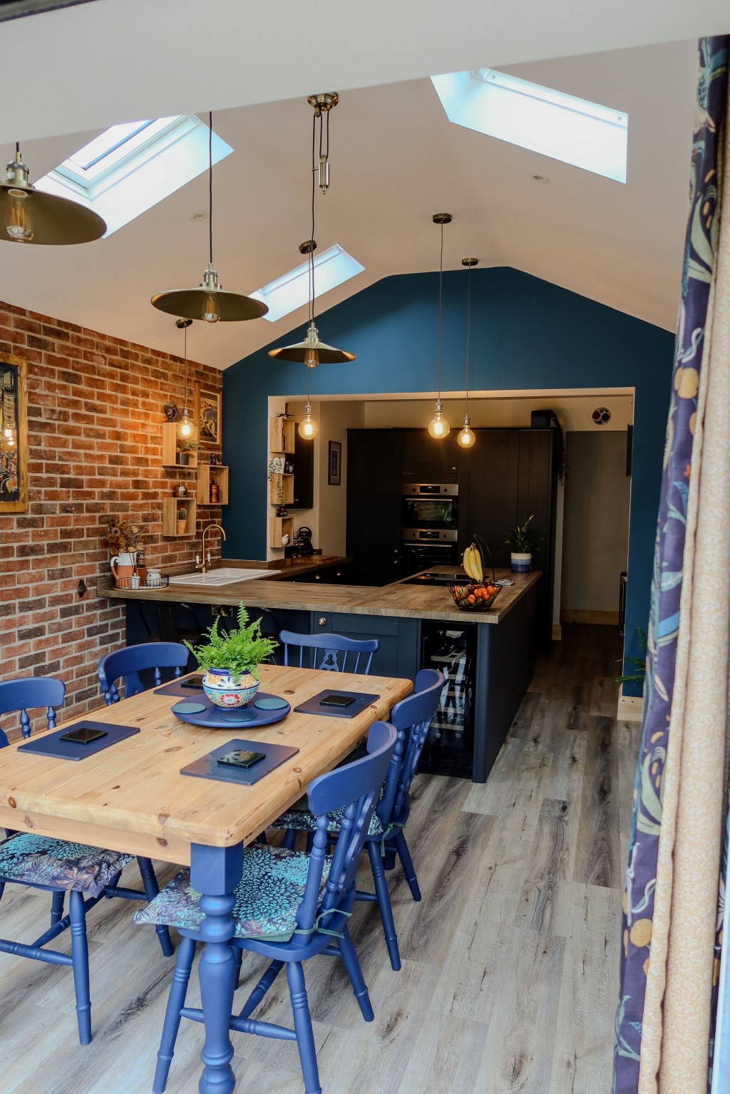 Residential extension, renovation and interior design / New kitchen and dining area