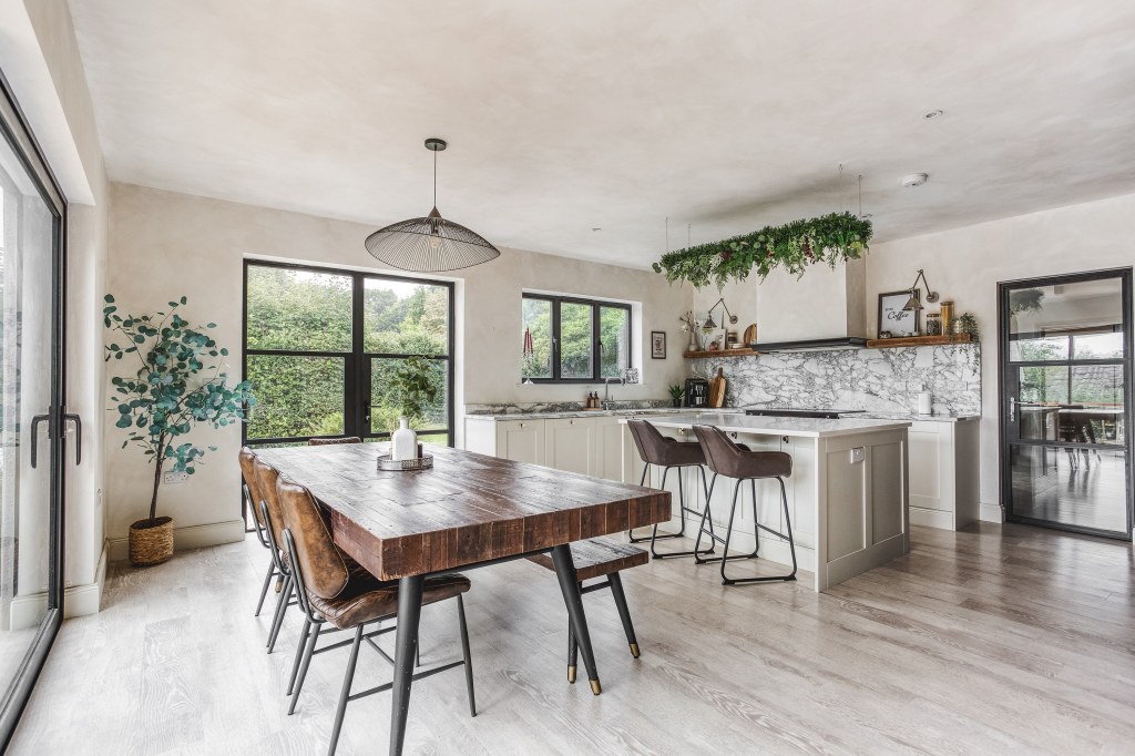 Derby home extensions / Open plan family kitchen and dining
