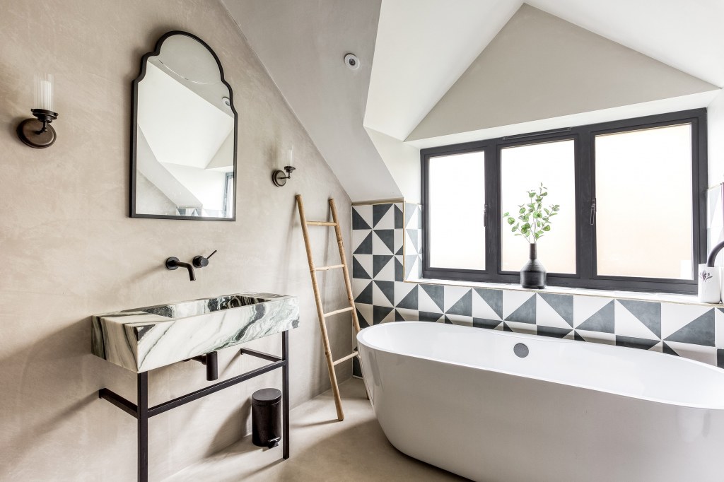 Derby home extensions / Light family bathroom
