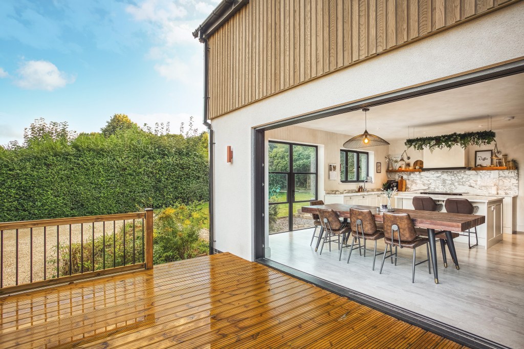 Derby home extensions / Bringing the outside in