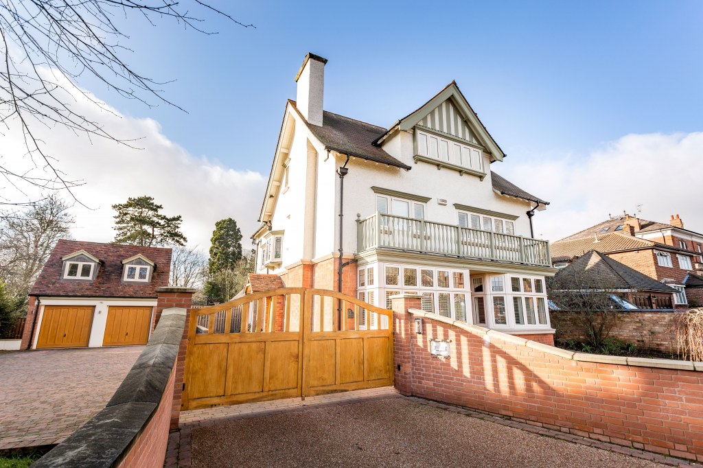 Darley Abbey Renovation / Front approach with new build garage