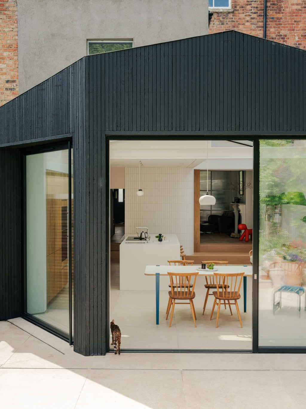 North London Victorian Villas / Large sliding doors to extension