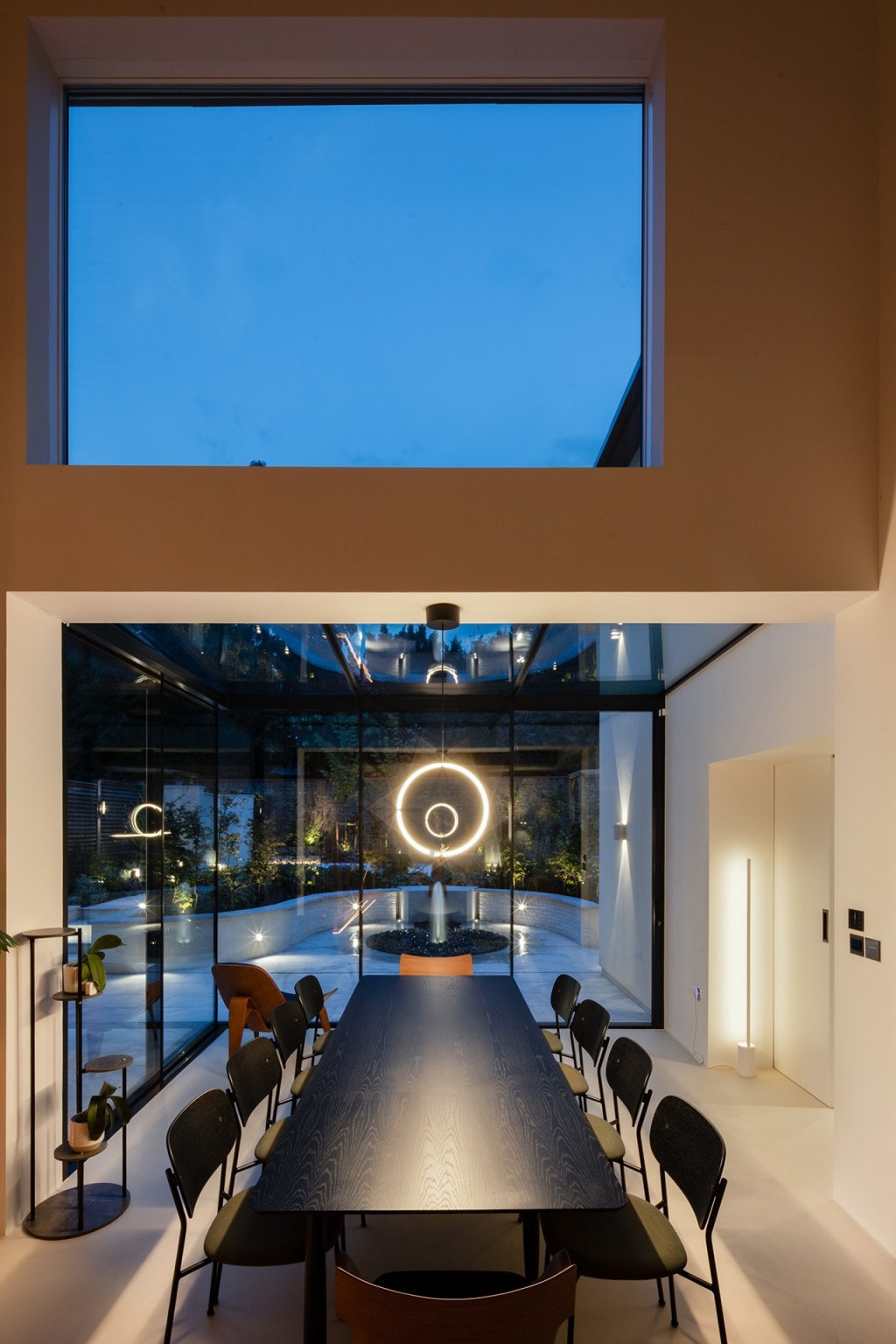 Vine Lane / Double height dining area